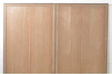 アンティーク建具　杉(スギ)材　美しい柾目が目を惹く横桟引き戸2枚セット(板戸、帯戸、舞良戸)(R-073451)