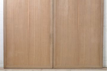 アンティーク建具　杉(スギ)材　美しい柾目が目を惹く横桟引き戸2枚セット(板戸、帯戸、舞良戸)(R-073451)