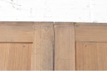 アンティーク建具　杉(スギ)材　美しい柾目が目を惹く横桟引き戸2枚セット(板戸、帯戸、舞良戸)(R-073451)