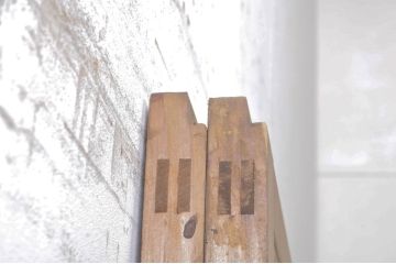 アンティーク建具　杉(スギ)材　美しい柾目が目を惹く横桟引き戸2枚セット(板戸、帯戸、舞良戸)(R-073451)