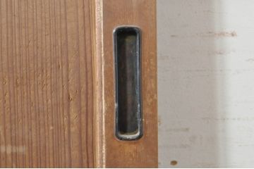 アンティーク建具　美しい杉材一枚板が和の空間づくりにおすすめ!! 横桟入りの幅狭板戸1枚(舞良戸、引き戸)(R-073454)