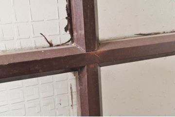 アンティーク建具　ペイント仕上げ限定　昔懐かしい雰囲気漂うガラス戸1枚(引き戸)(R-073460)