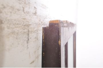 アンティーク建具　ペイント仕上げ限定　昔懐かしい雰囲気漂うガラス戸1枚(引き戸)(R-073460)
