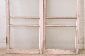 アンティーク建具　ペイント仕上げ限定　レトロな空間づくりにおすすめの両開き窓1対2枚セット(ガラス窓、ガラス戸、ガラス扉)(R-073462)