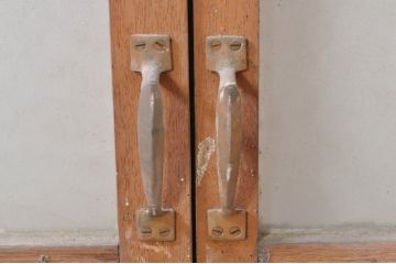 アンティーク建具　ペイント仕上げ限定　レトロな空間づくりにおすすめの両開き窓1対2枚セット(ガラス窓、ガラス戸、ガラス扉)(R-073463)