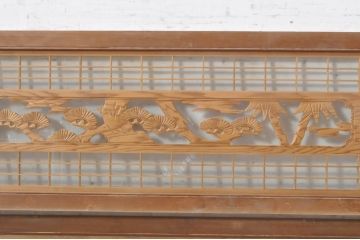 ビンテージ建具　松竹梅の彫刻が目を惹く上品な組子入り彫刻欄間2枚セット(明り取り、明かり取り、ヴィンテージ)(R-073467)