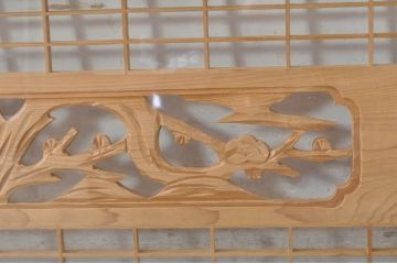 ビンテージ建具　松竹梅の彫刻が目を惹く上品な組子入り彫刻欄間2枚セット(明り取り、明かり取り、ヴィンテージ)(R-073467)
