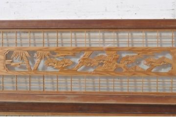 ビンテージ建具　松竹梅の彫刻が目を惹く上品な組子入り彫刻欄間2枚セット(明り取り、明かり取り、ヴィンテージ)(R-073467)