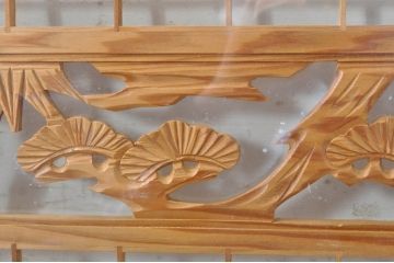 ビンテージ建具　松竹梅の彫刻が目を惹く上品な組子入り彫刻欄間2枚セット(明り取り、明かり取り、ヴィンテージ)(R-073467)