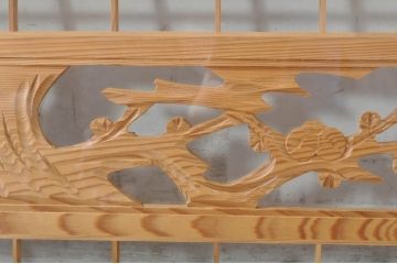 ビンテージ建具　松竹梅の彫刻が目を惹く上品な組子入り彫刻欄間2枚セット(明り取り、明かり取り、ヴィンテージ)(R-073467)