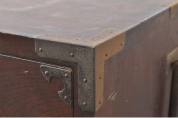 和製アンティーク　上手物!!　三方欅(ケヤキ)材　奥行の深い重厚な二本松箪笥ローチェスト(ローボード、引き出し、衣装箪笥、整理タンス、時代箪笥、収納たんす、テレビ台、テレビボード)(R-073481)
