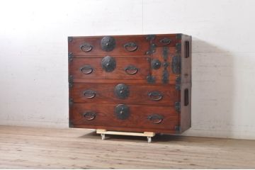 和製アンティーク　美品　前面欅(ケヤキ)材　桜丸金具　味わい深い木の風合いと立派な金具が魅力的な米沢箪笥(重ね箪笥、衣装箪笥、収納たんす、整理タンス、時代箪笥、引き出し)(R-073483)