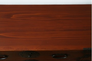 和製アンティーク　美品　前面欅(ケヤキ)材　桜丸金具　味わい深い木の風合いと立派な金具が魅力的な米沢箪笥　(R-073484)