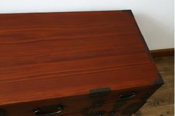 和製アンティーク　美品　前面欅(ケヤキ)材　桜丸金具　味わい深い木の風合いと立派な金具が魅力的な米沢箪笥　(R-073484)