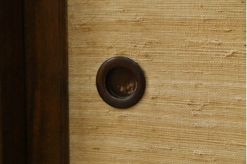 中古　松本民芸家具　#221型　上質な和の空間を演出するくず布茶タンス　定価約37万4千円　(R-073490)