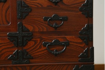 中古　岩谷堂箪笥　菊幸　力強い杢目が魅力的な茶棚　定価約65万円　(R-073491)
