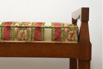 中古　DREXEL HERITAGE(ドレクセルヘリテイジ)　直線的なフォルムが美しいオットマン(スツール)(R-073496)