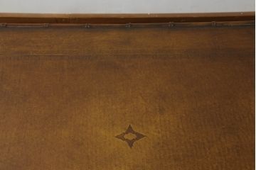 中古　美品　THEODORE ALEXANDER(セオドア・アレキサンダー)　オリエンタルな雰囲気漂うローテーブル(センターテーブル、リビングテーブル、英国)(R-073517)