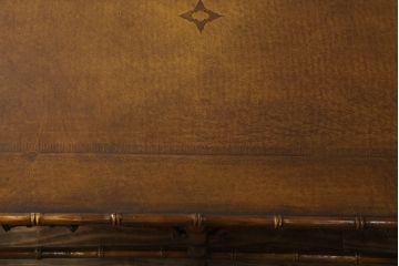 中古　美品　THEODORE ALEXANDER(セオドア・アレキサンダー)　オリエンタルな雰囲気漂うローテーブル(センターテーブル、リビングテーブル、英国)(R-073517)