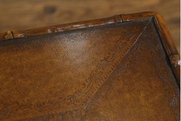 中古　美品　THEODORE ALEXANDER(セオドア・アレキサンダー)　オリエンタルな雰囲気漂うローテーブル(センターテーブル、リビングテーブル、英国)(R-073517)