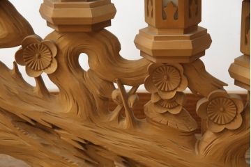 中古　ヒバ材　美術品のような存在感を放つ祭壇の彫刻照明2台セット(フロアスタンド、スタンドライト)(R-073518)