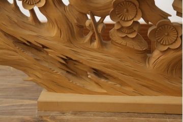 中古　ヒバ材　美術品のような存在感を放つ祭壇の彫刻照明2台セット(フロアスタンド、スタンドライト)(R-073518)