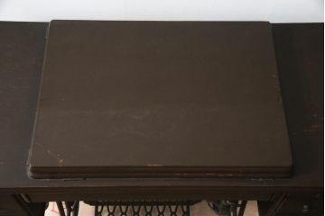 ジャンク品　SINGER(シンガー)社　お洒落なアンティークの空間を演出するミシンテーブル(シンガーミシン、ミシン台、足踏み、工業用ミシン、サイドテーブル、ディスプレイ)(R-073519)