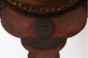 アンティーク　江戸〜明治　味わい深い風合いが魅力的な和太鼓(朱塗台付、神社、お寺、仏教美術、和楽器)(R-073520)