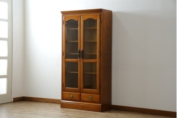 中古　横浜クラシック家具　ダニエル(daniel)　アーリーアメリカンシリーズ　A-208　温もりを感じる色合いとクラシカルな佇まいが魅力のブックケース　(R-073522)