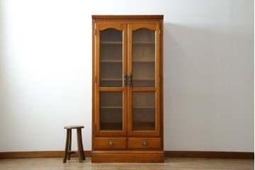 中古　横浜クラシック家具　ダニエル(daniel)　アーリーアメリカンシリーズ　A-208　温もりを感じる色合いとクラシカルな佇まいが魅力のブックケース　(R-073522)