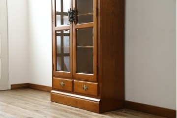 中古　横浜クラシック家具　ダニエル(daniel)　アーリーアメリカンシリーズ　A-208　温もりを感じる色合いとクラシカルな佇まいが魅力のブックケース　(R-073522)