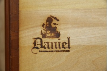 中古　横浜クラシック家具　ダニエル(daniel)　アーリーアメリカンシリーズ　A-208　温もりを感じる色合いとクラシカルな佇まいが魅力のブックケース　(R-073522)