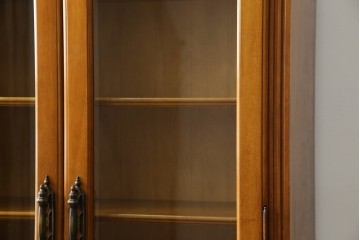 中古　横浜クラシック家具　ダニエル(daniel)　アーリーアメリカンシリーズ　A-208　温もりを感じる色合いとクラシカルな佇まいが魅力のブックケース　(R-073522)