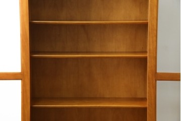 中古　横浜クラシック家具　ダニエル(daniel)　アーリーアメリカンシリーズ　A-208　温もりを感じる色合いとクラシカルな佇まいが魅力のブックケース　(R-073522)