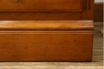 中古　横浜クラシック家具　ダニエル(daniel)　アーリーアメリカンシリーズ　A-208　温もりを感じる色合いとクラシカルな佇まいが魅力のブックケース　(R-073522)