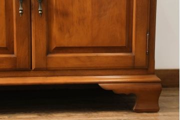 中古　美品　横浜ダニエル(daniel)　温かみのある木の色合いが魅力的なキャビネット(カップボード、食器棚、戸棚、収納棚、飾り棚)(R-073525)