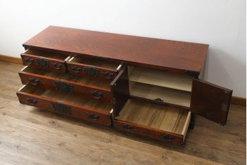 中古　美品　岩谷堂箪笥　力強い木目と立派な金具が魅力的なローチェスト(サイドボード、テレビ台、テレビボード、引き出し)(R-073526)