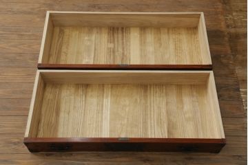 中古　美品　岩谷堂箪笥　力強い木目と立派な金具が魅力的なローチェスト(サイドボード、テレビ台、テレビボード、引き出し)(R-073526)