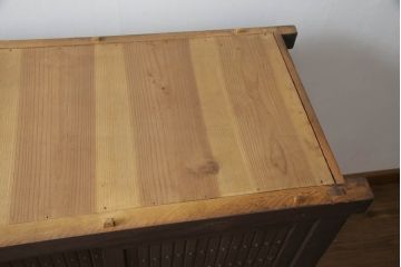 和製アンティーク　長い歳月を重ねた味わいが魅力の水屋箪笥サイドボード(時代箪笥、茶棚、収納棚、戸棚、引き出し、サイドキャビネット、テレビ台、テレビボード)(R-073530)