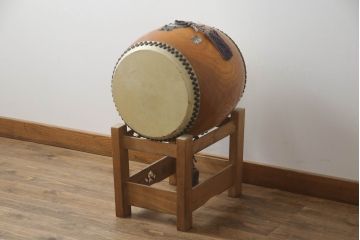 アンティーク雑貨　堀田新五郎　使い込まれた質感が味わい深い太鼓(長胴太鼓、台付き、和楽器、刳り貫き、くりぬき、和太鼓)(R-073531)