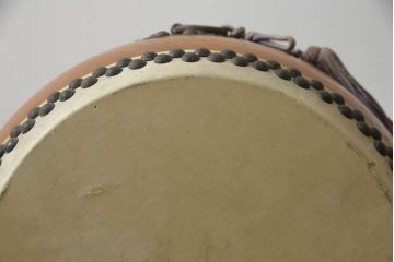 アンティーク雑貨　堀田新五郎　使い込まれた質感が味わい深い太鼓(長胴太鼓、台付き、和楽器、刳り貫き、くりぬき、和太鼓)(R-073531)