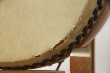 アンティーク雑貨　堀田新五郎　使い込まれた質感が味わい深い太鼓(長胴太鼓、台付き、和楽器、刳り貫き、くりぬき、和太鼓)(R-073531)