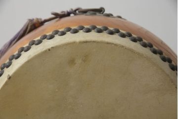 アンティーク雑貨　堀田新五郎　使い込まれた質感が味わい深い太鼓(長胴太鼓、台付き、和楽器、刳り貫き、くりぬき、和太鼓)(R-073531)