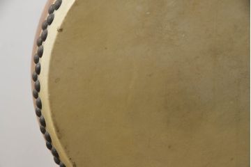 アンティーク雑貨　堀田新五郎　使い込まれた質感が味わい深い太鼓(長胴太鼓、台付き、和楽器、刳り貫き、くりぬき、和太鼓)(R-073531)