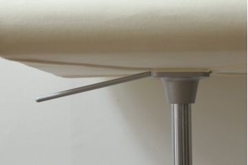 中古　Cassinaixc.(カッシーナイクスシー)　Boomerang(ブーメラン)　シンプルで上品な佇まいが魅力のカウンターチェア2脚セット(回転椅子、ハイチェア、アームレスチェア、店舗什器)(R-073532)