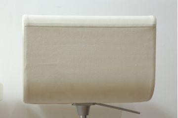 中古　Cassinaixc.(カッシーナイクスシー)　Boomerang(ブーメラン)　シンプルで上品な佇まいが魅力のカウンターチェア2脚セット(回転椅子、ハイチェア、アームレスチェア、店舗什器)(R-073532)