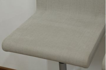 中古　短期展示品　美品　Cassinaixc.(カッシーナイクスシー)　Boomerang(ブーメラン)　シンプルで上品な佇まいが魅力のカウンターチェア3脚セット(回転椅子、ハイチェア、アームレスチェア、店舗什器)(R-073535)