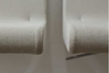 中古　短期展示品　美品　Cassinaixc.(カッシーナイクスシー)　Boomerang(ブーメラン)　シンプルで上品な佇まいが魅力のカウンターチェア3脚セット(回転椅子、ハイチェア、アームレスチェア、店舗什器)(R-073535)
