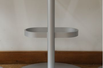 中古　短期展示品　美品　Cassinaixc.(カッシーナイクスシー)　Boomerang(ブーメラン)　シンプルで上品な佇まいが魅力のカウンターチェア3脚セット(回転椅子、ハイチェア、アームレスチェア、店舗什器)(R-073535)