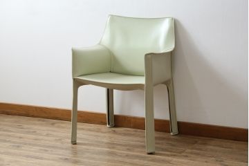 中古　Cassina(カッシーナ)　413　CAB(キャブ)　MARIO BELLINI(マリオベリーニ)　本革(レザー)　シンプルモダンな空間づくりに活躍するアームチェア(ダイニングチェア、椅子、イス)(定価約38万5千円)(R-073553)